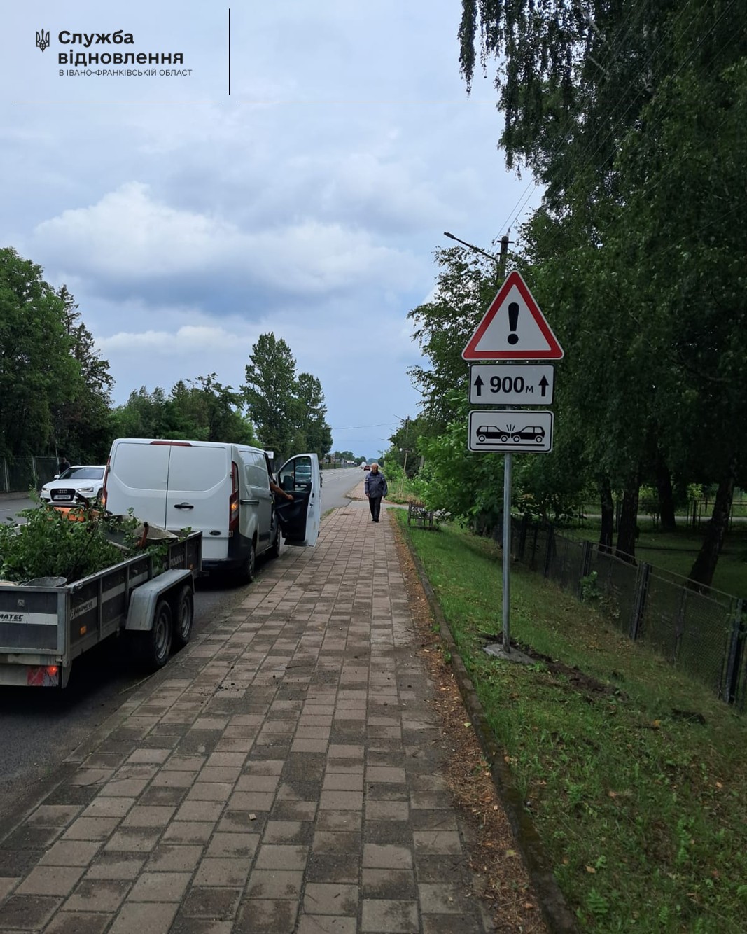 На Прикарпатті прибирали наслідки буревію на державних дорогах (ФОТО)