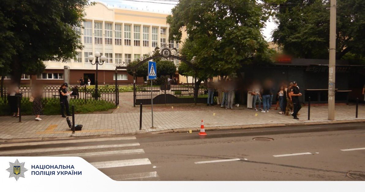У Франківську троє хлопців за вечір пограбували і побили трьох перехожих. Банду затримали