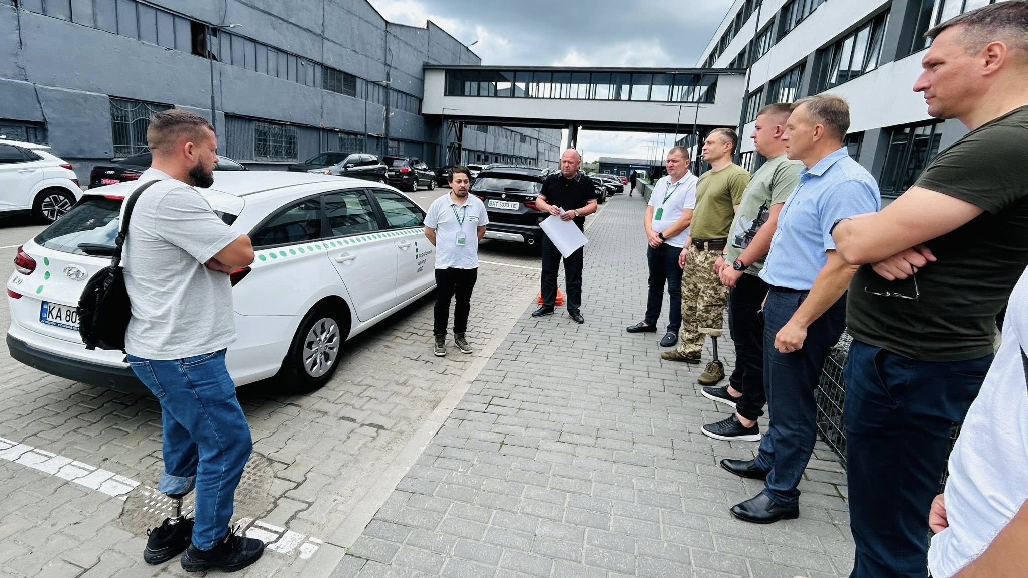 У Франківську презентували спеціальне авто для здачі водійських іспитів людьми з інвалідністю (ФОТО)