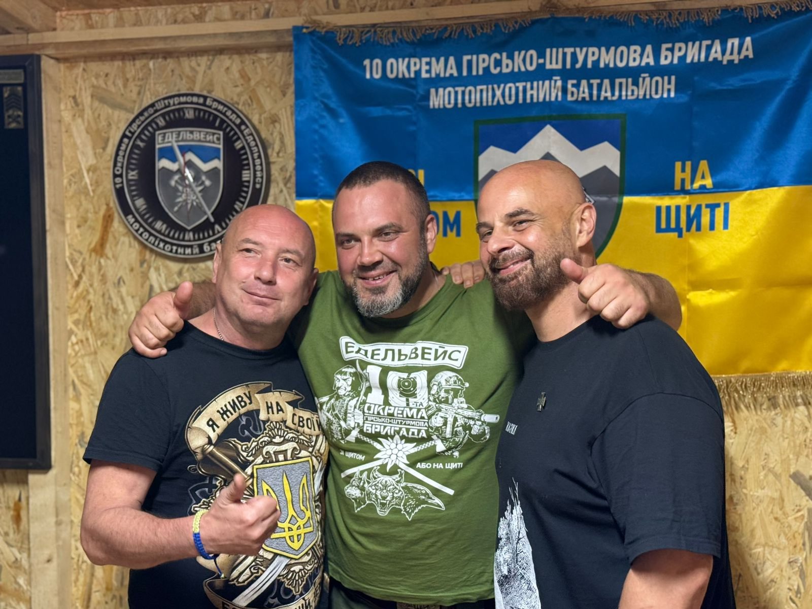 “Голос Бонда” на позиціях: актори Жонін і Кукуюк зустрілися із бійцями коломийської “десятки”