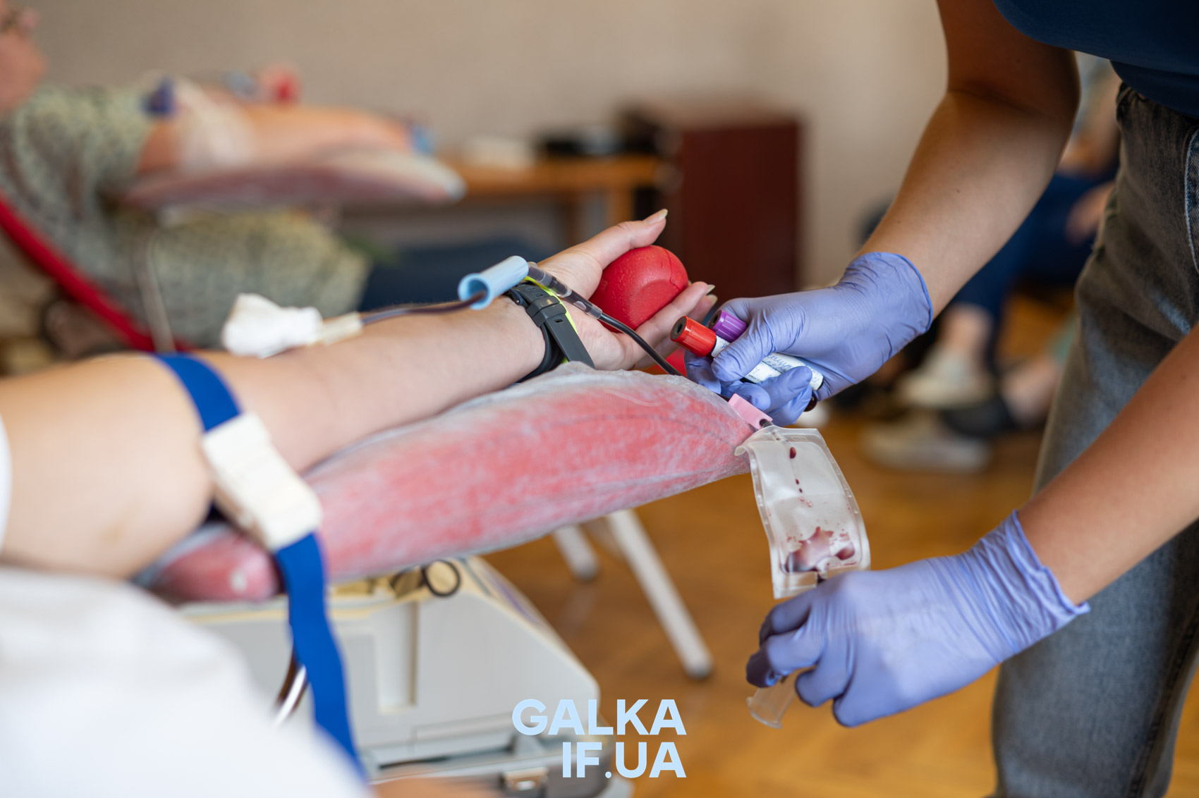 Незамінні ліки: як у Франківській дитячій лікарні здавали кров (ФОТОРЕПОРТАЖ)
