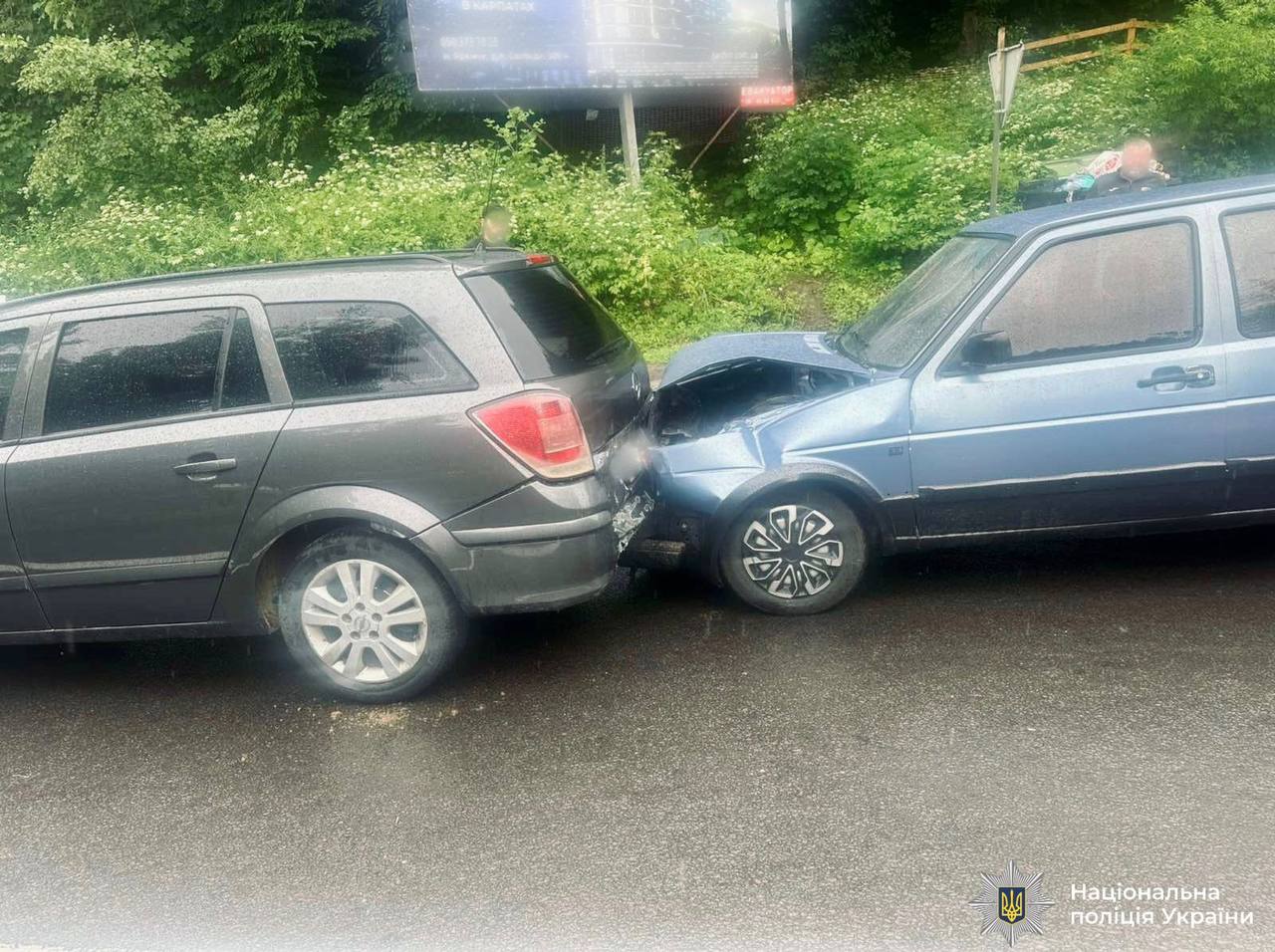 У Яремче Volkswagen врізався в Opel, який зупинився пропустити пішоходів (ФОТОФАКТ)