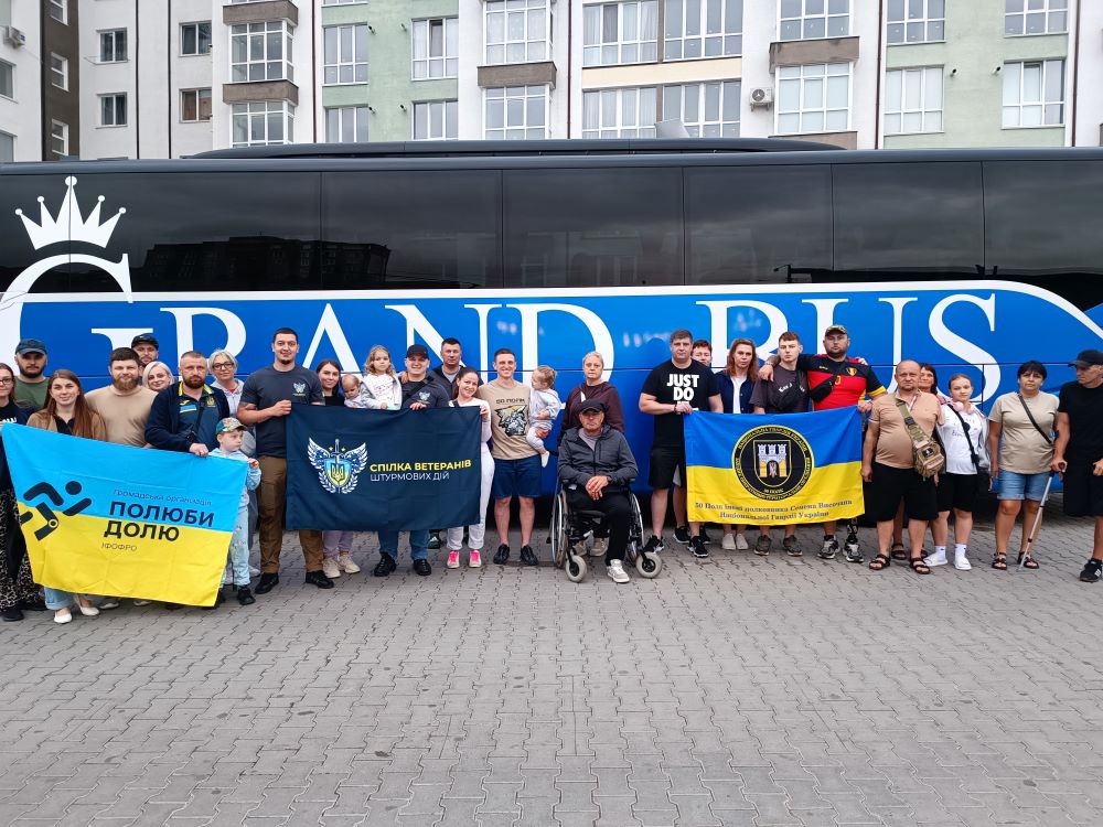 Ветерани з Прикарпаття вирушили на благодійний турнір у Словаччину (ФОТО)