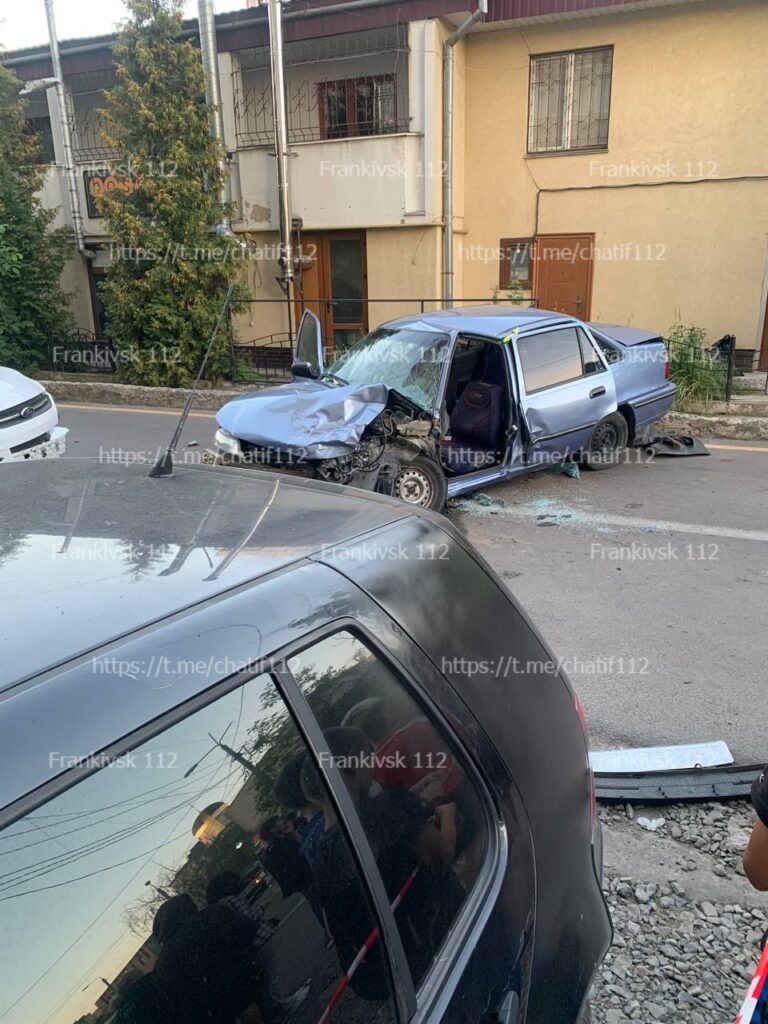 Смертельна вечірня ДТП на Стуса: загинула жінка (ФОТОФАКТ)