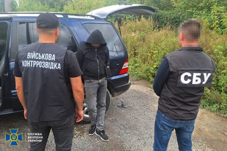 Стало відомо, який прикарпатський волонтер фігурує у справі про переправлення чоловіків за кордон