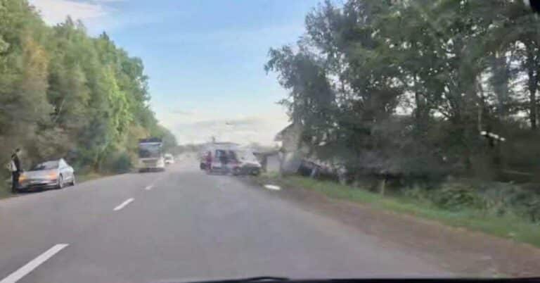 Авто злетіло в кювет біля автобазару: постраждала жінка