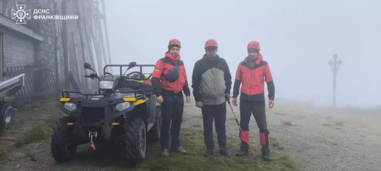 Рятувальники допомогли травмованому туристу на горі Піп Іван (ФОТО)