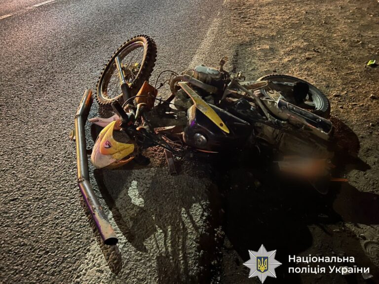 На Яремчанщині Suzuki врізалася у 15-річного мотоцикліста (ФОТО)