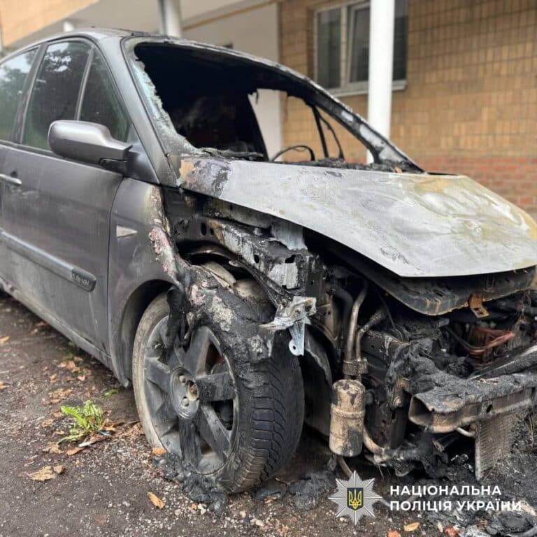 У Франківську молодик спалив цивільне авто, видавши його за військове: діяв на замовлення росії (ФОТО)
