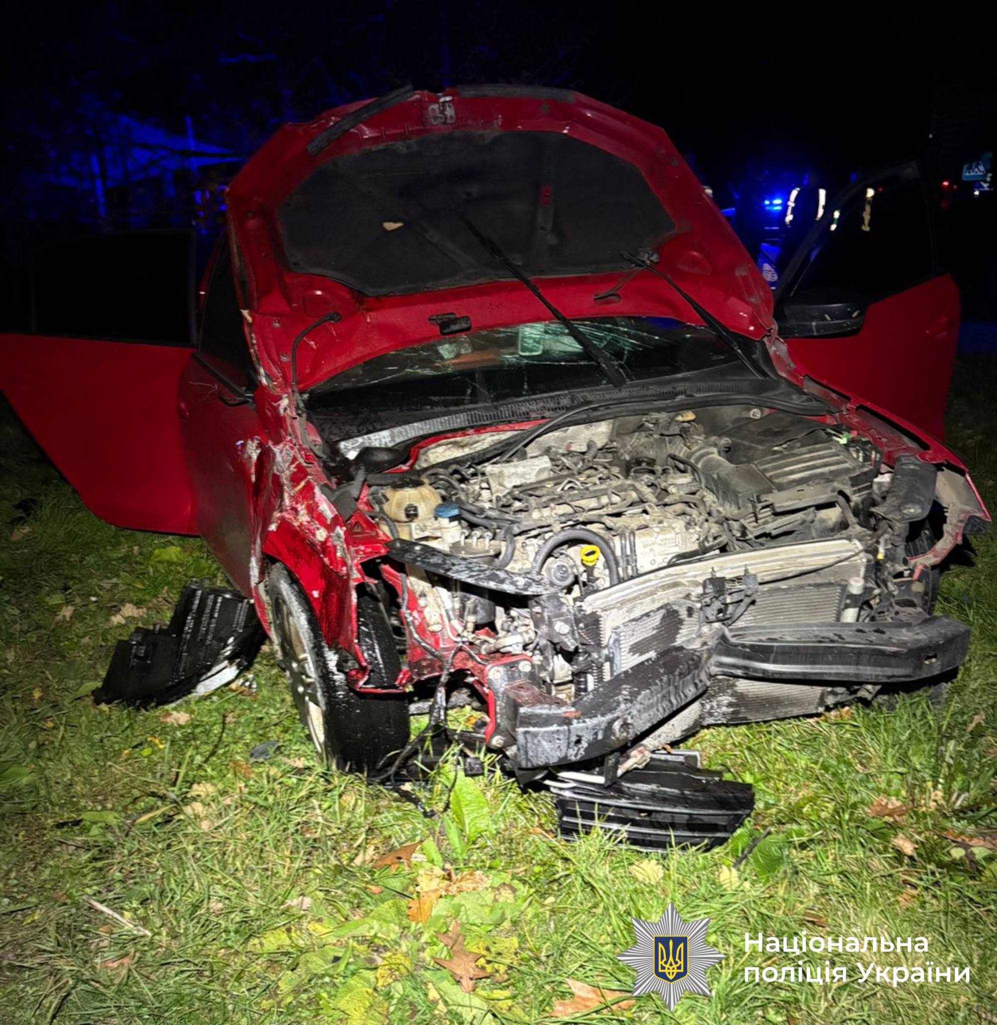 У Франківську нетверезий водій врізався в огорожу і втік: постраждала пасажирка (ФОТО)