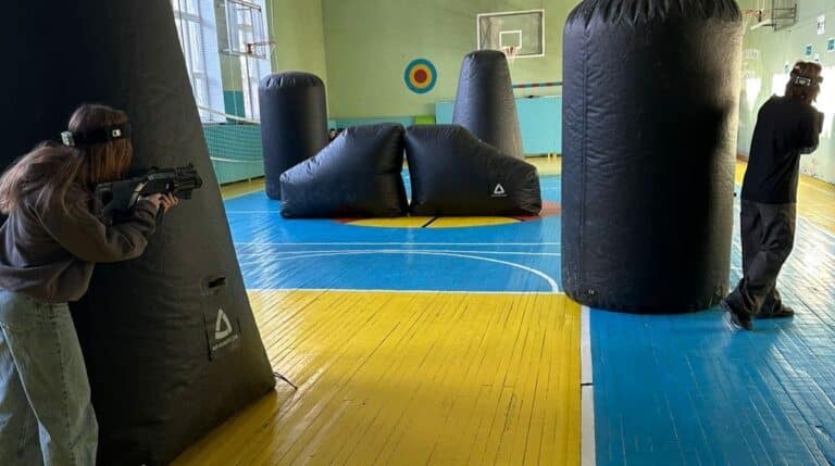 Учні франківського ліцею грали у лазертаг та зібрали 25 тисяч для ЗСУ (ФОТО)