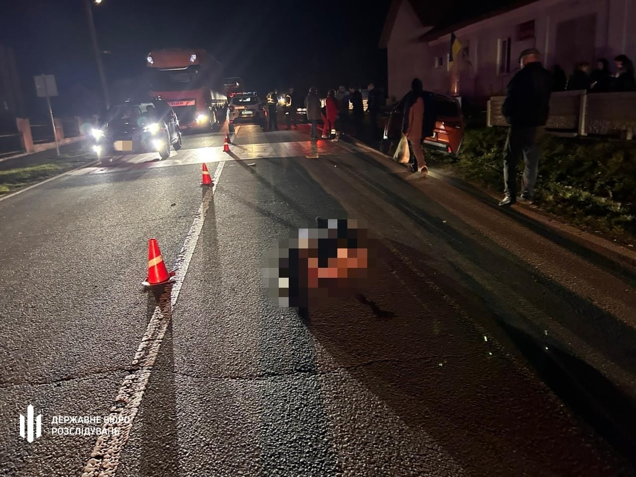 На Прикарпатті суддя на Lexus збила двох пішоходів — одна людина загинула (ФОТО)