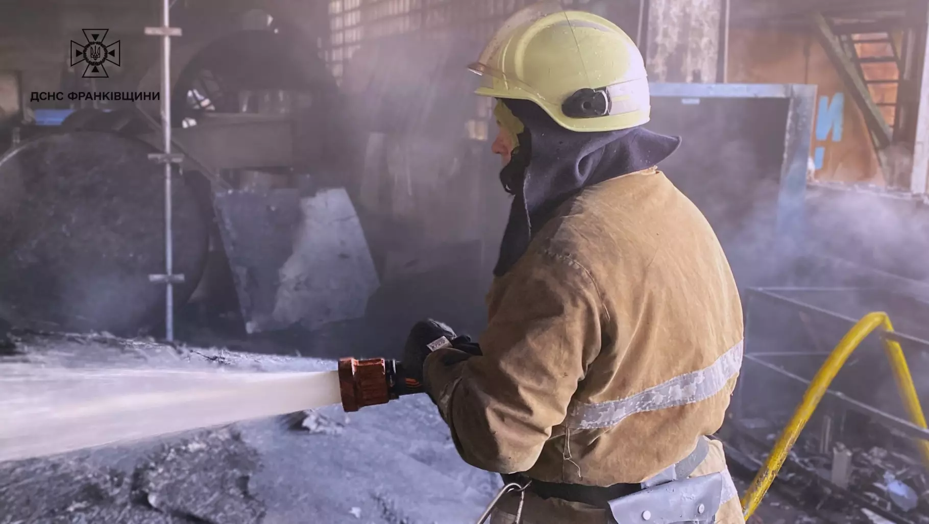 У Калуші горів цех приватного підприємства (ФОТО)