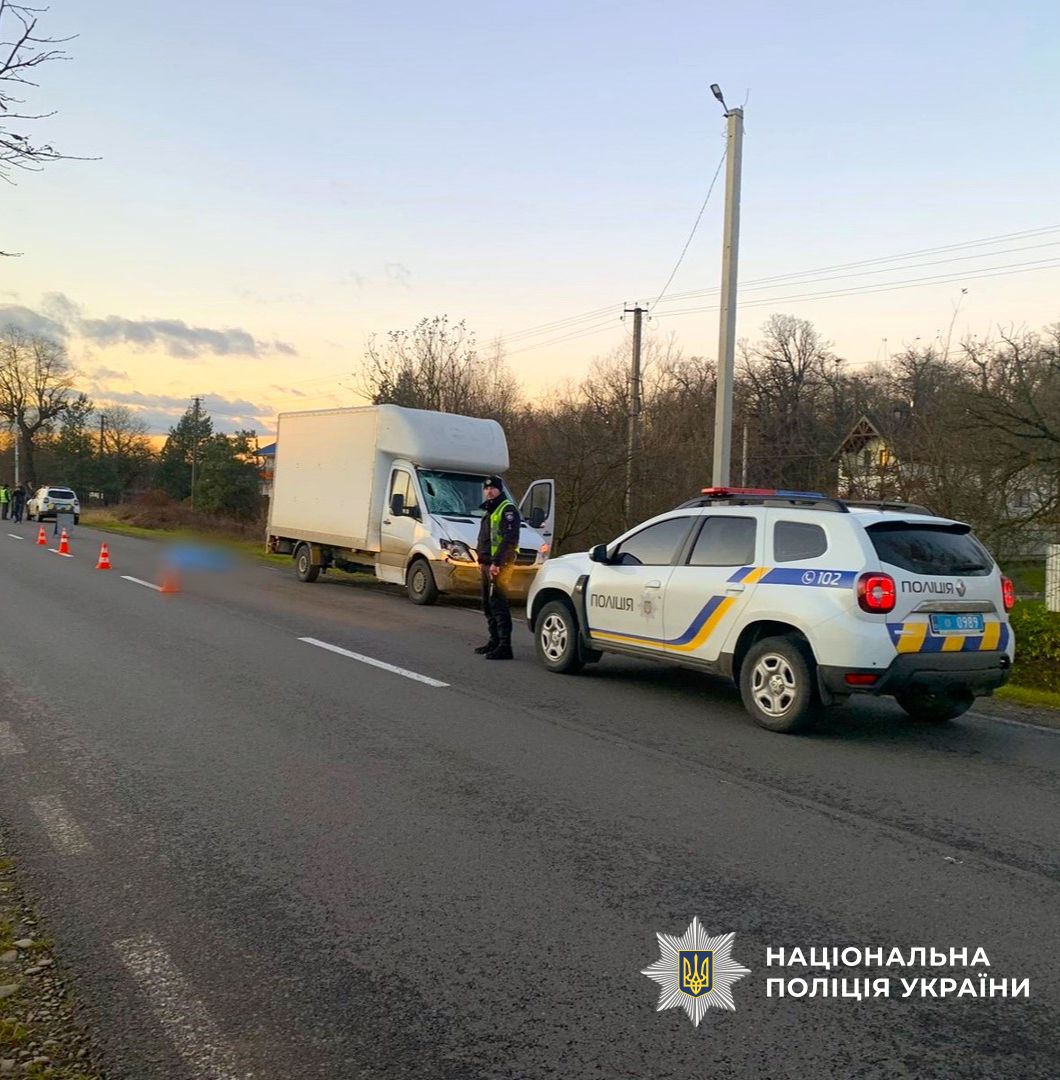 На Коломийщині під колесами вантажівки загинув велосипедист (ФОТО)