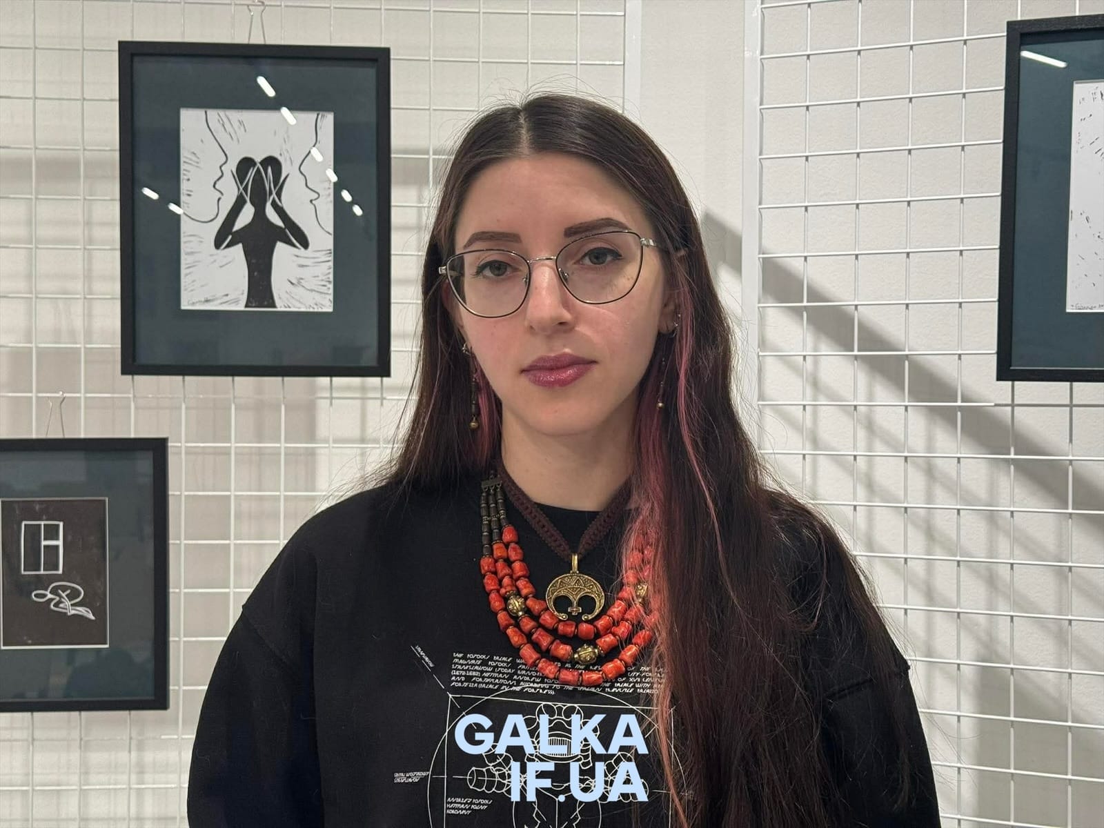 Мистецтво війни, любові та витримки: виставка та читання від дружин воїнів у Франківську (ФОТО)