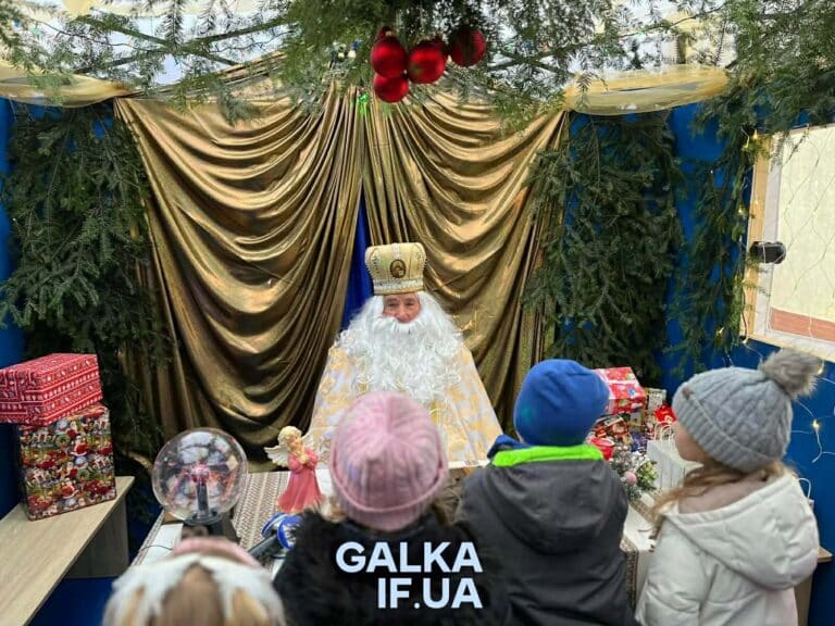 У Франківську запрацювала Хатинка Святого Миколая: її відвідали вже понад 300 дітей (ФОТО)